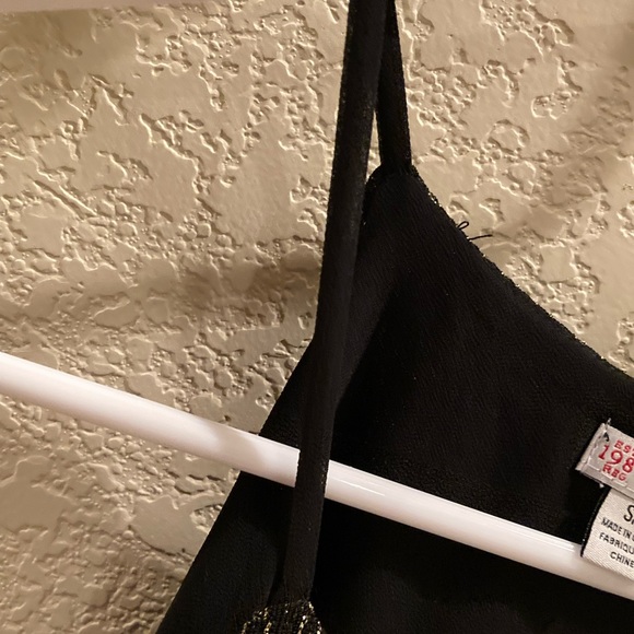 Guess women’s halter tank, choice of two colors: red or gold, size small, NWOT - Picture 15 of 16